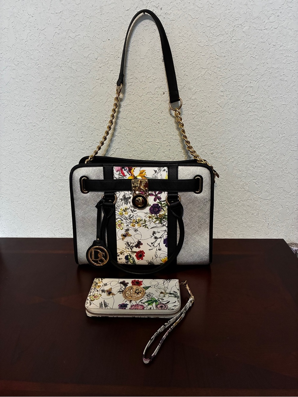 Dasein Crossbody/Satchel with Matching Wristlet - Picture 3 of 11